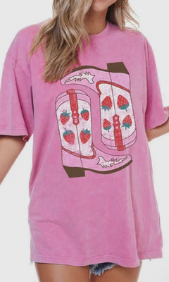 GIRLIE GRAPHIC TEE