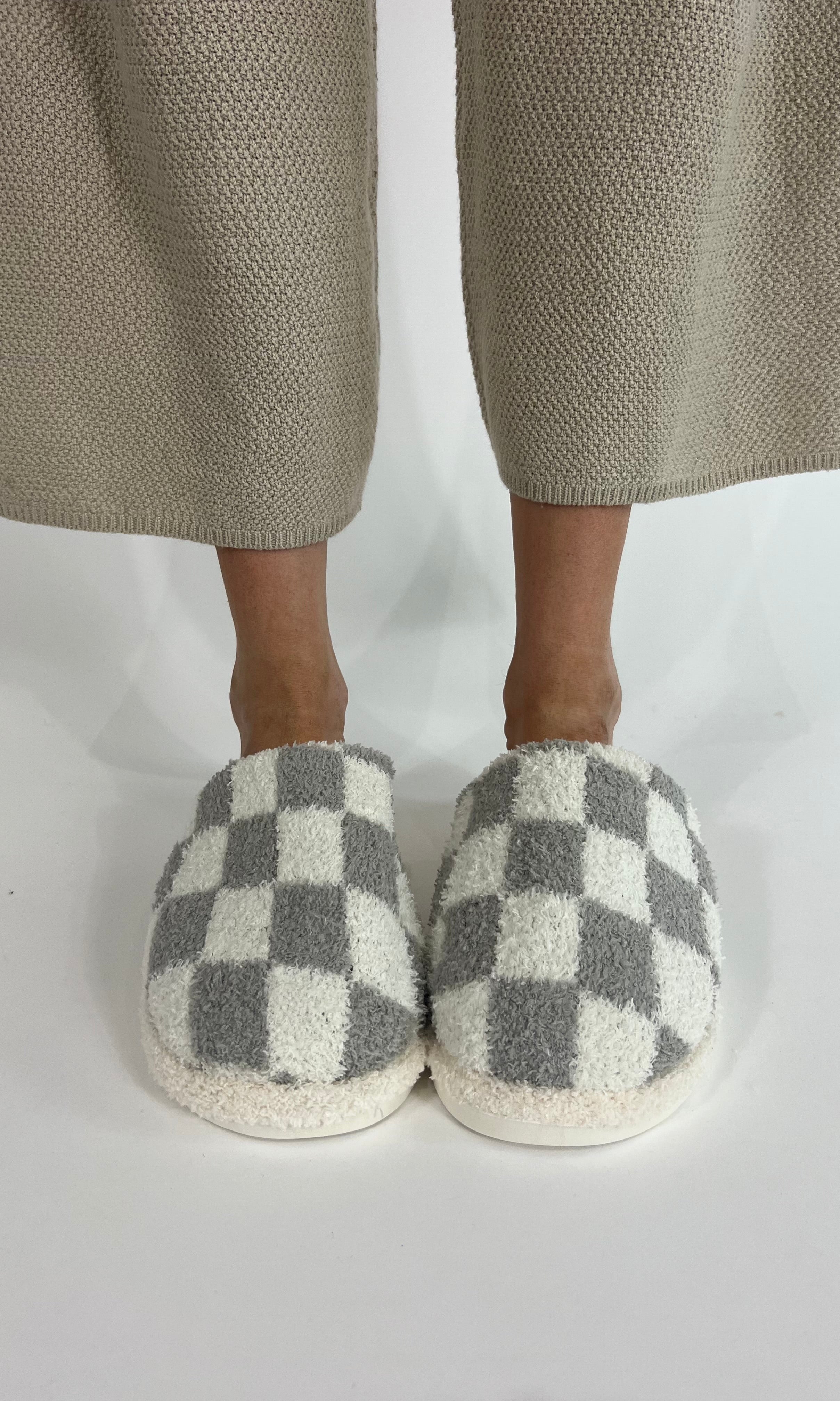 CHECKERED COZY SLIPPERS | GREY
